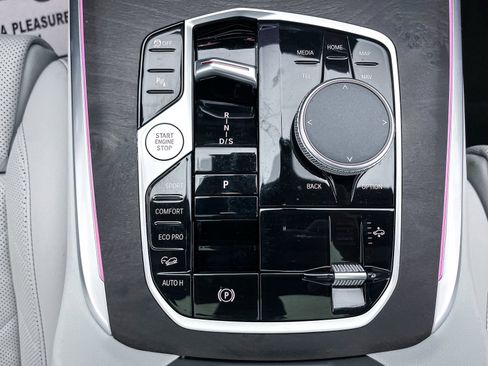 Used 2023 BMW X7 xDrive40i w/ M Sport Package image 41