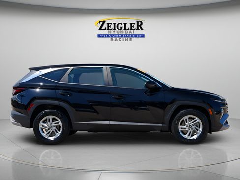 Certified 2025 Hyundai Tucson SE FWD image 8