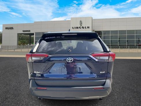 Used 2022 Toyota RAV4 XLE Premium image 4