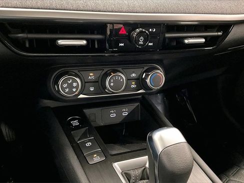 Used 2025 Nissan Kicks SV image 27