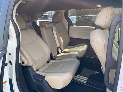 Used 2023 Toyota Sienna XLE image 17