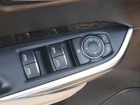 Certified 2024 Cadillac XT4 Luxury w/ Cold Weather Package AWD/4WD image 12
