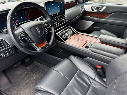 Used 2023 Lincoln Navigator Reserve image 11