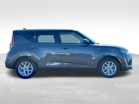 Used 2025 Kia Soul LX w/ LX Technology Package FWD image 8