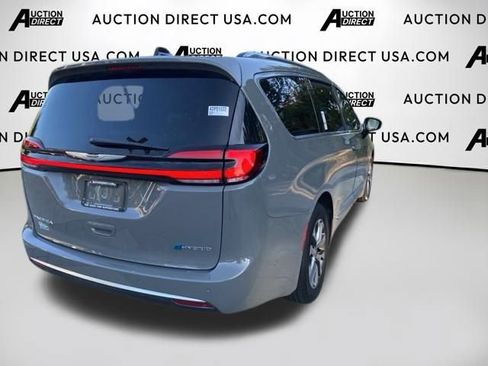 Used 2023 Chrysler Pacifica Pinnacle image 11