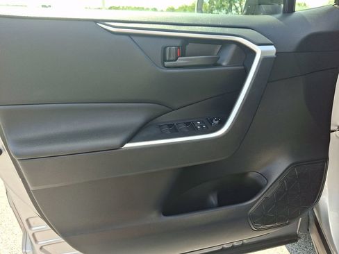 Certified 2022 Toyota RAV4 LE AWD/4WD image 12