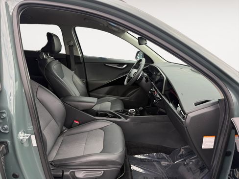 Used 2023 Kia Niro EX FWD image 19