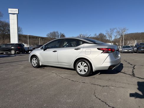 Used 2025 Nissan Versa S w/ Trunk Package image 7