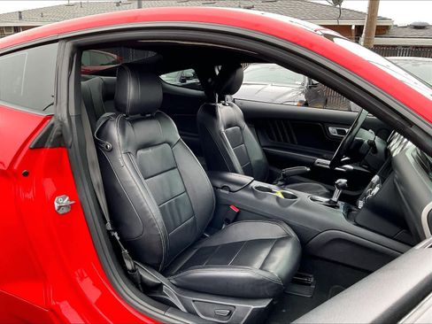 Used 2022 Ford Mustang Premium image 9