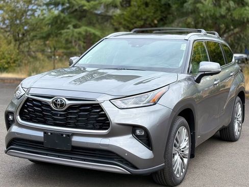 Used 2026 Toyota Highlander Platinum AWD/4WD image 1