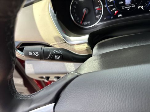 Used 2023 Chevrolet Traverse Premier FWD image 22