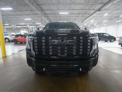 Used 2025 GMC Sierra 2500 Denali Ultimate w/ Max Trailering Package AWD/4WD image 11
