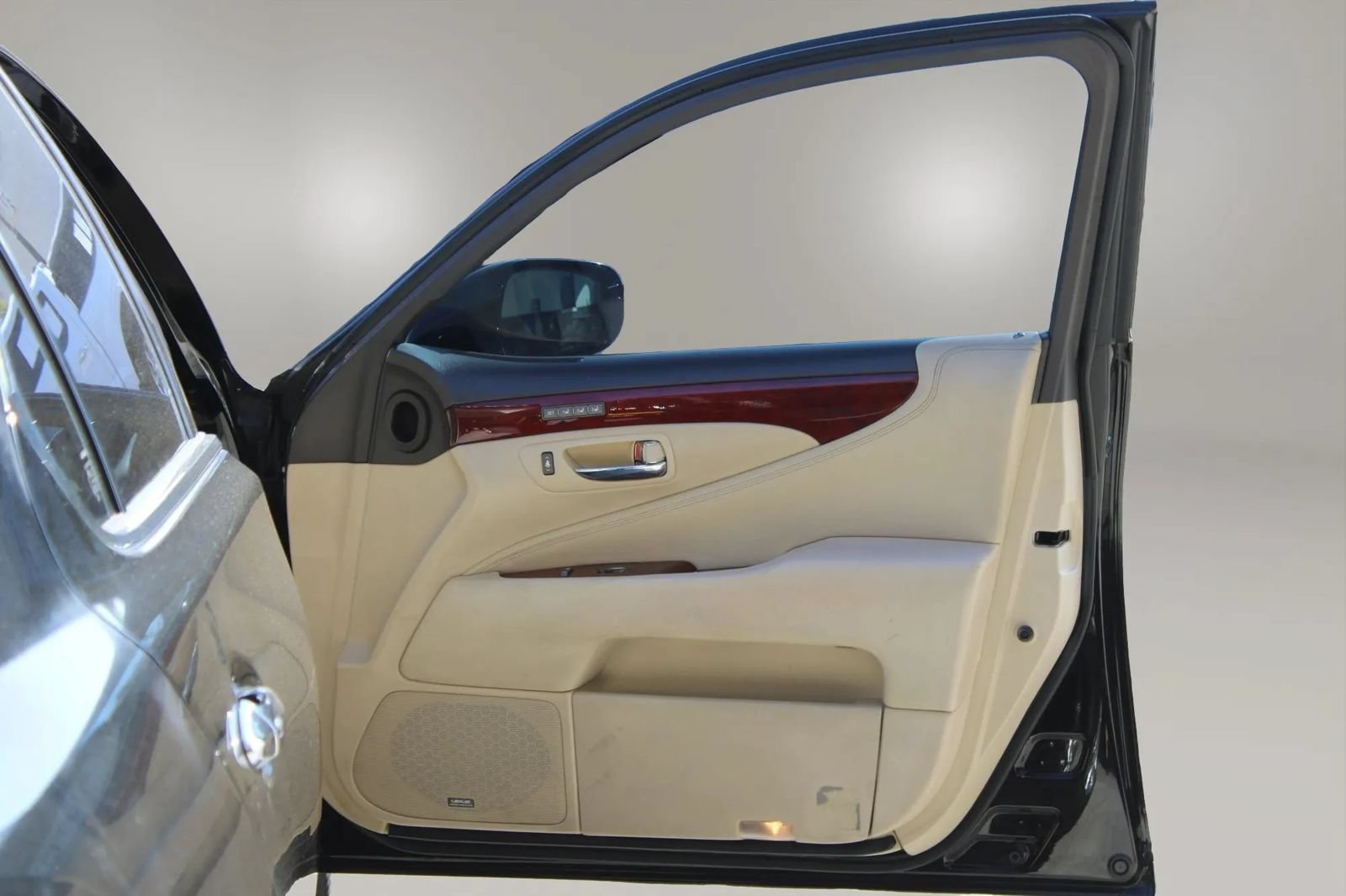 Used 2010 Lexus LS 460 RWD image 7