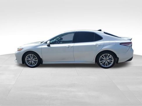 Used 2020 Toyota Camry XLE w/ Navigation Package FWD image 7