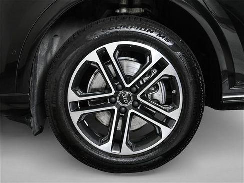 Certified 2025 Audi Q5 Premium w/ Convenience Package AWD/4WD image 25