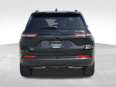 Used 2024 Jeep Grand Cherokee Altitude AWD/4WD image 27
