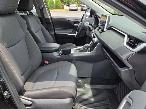 Used 2025 Toyota RAV4 XLE AWD/4WD image 17