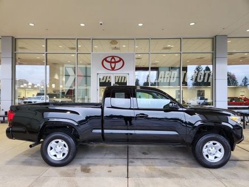 Used 2023 Toyota Tacoma SR image 3
