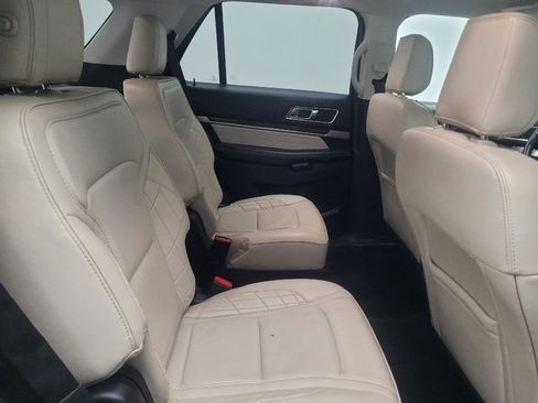 Used 2018 Ford Explorer Platinum image 19
