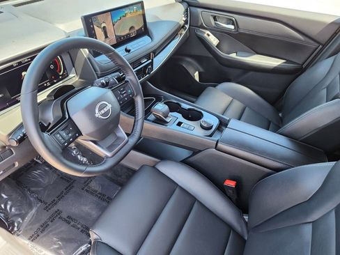 Used 2025 Nissan Rogue SL w/ Tech Package AWD/4WD image 10