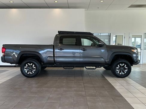 Certified 2017 Toyota Tacoma TRD Off-Road w/ Tow Package AWD/4WD image 3