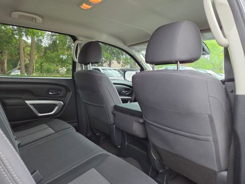 Used 2021 Nissan Titan SV RWD image 12