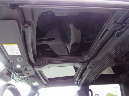 New 2026 GMC Hummer EV 4x4 Crew Cab image 25