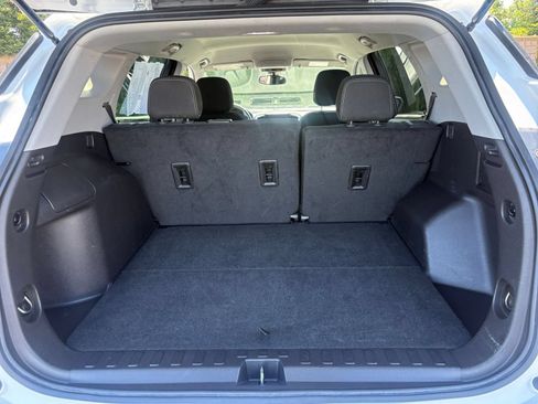 Used 2024 GMC Terrain SLE FWD image 32