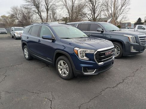 Used 2022 GMC Terrain SLE w/ Driver Convenience Package image 7