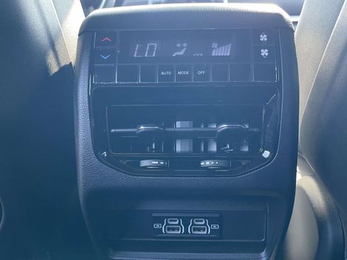 Used 2025 Jeep Grand Cherokee L Laredo RWD image 11