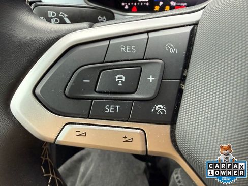 Used 2025 Volkswagen Taos SE image 19