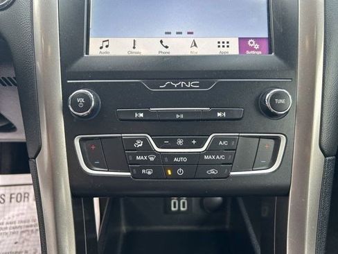 Used 2019 Ford Fusion SE image 27