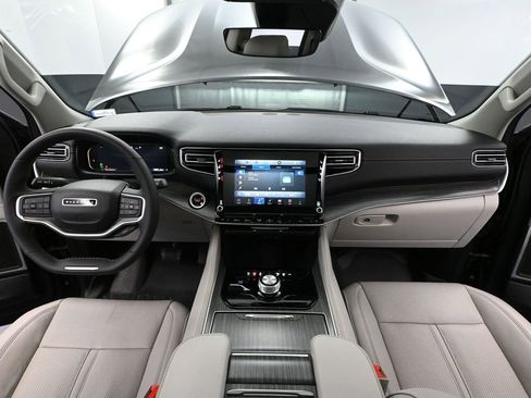 Used 2024 Jeep Wagoneer L Series II w/ Premium Group I image 27