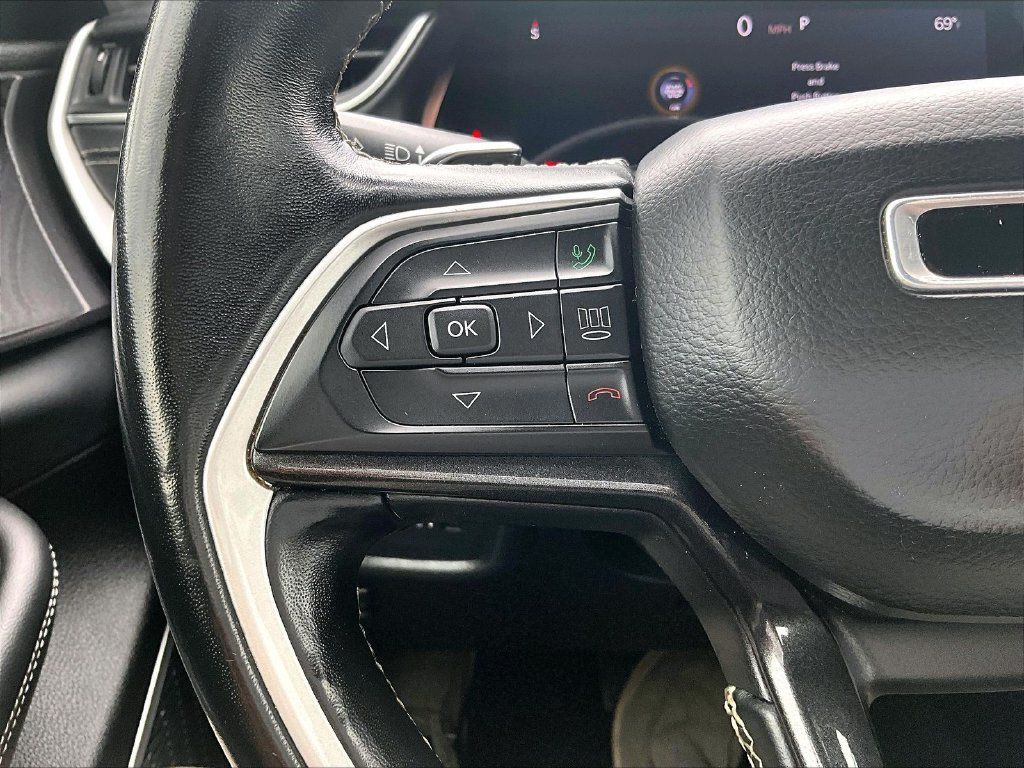 Used 2021 Jeep Grand Cherokee L Laredo w/ Luxury Tech Group I AWD/4WD image 18