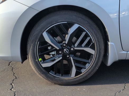 New 2025 Nissan Versa SR w/ Trunk Package FWD image 9