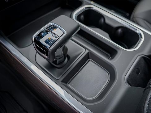 New 2026 GMC Sierra 1500 SLT image 16