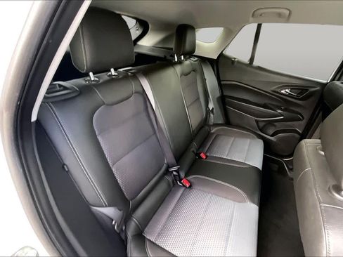 Used 2025 Chevrolet Trax LT w/ LT Convenience Package FWD image 19