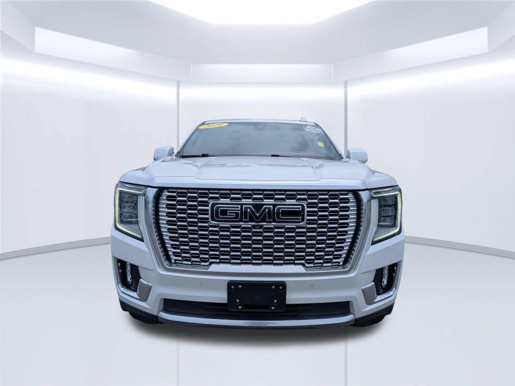 Used 2021 GMC Yukon XL Denali w/ Denali Ultimate Package AWD/4WD image 3