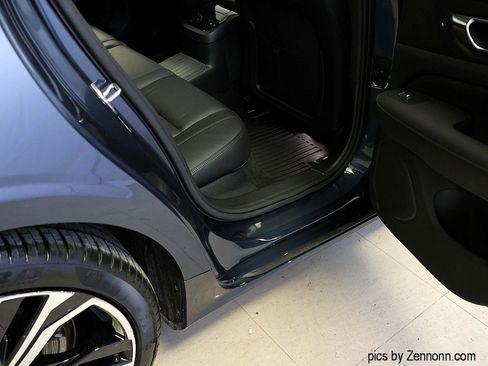 Used 2023 Volvo S60 T8 Plus image 31