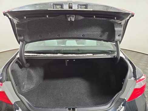 Used 2015 Toyota Camry LE image 29