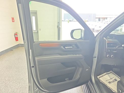 Used 2026 GMC Yukon Denali w/ Sun & Power Step Package image 31