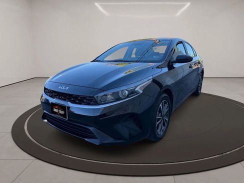 Used 2023 Kia Forte LXS FWD image 2