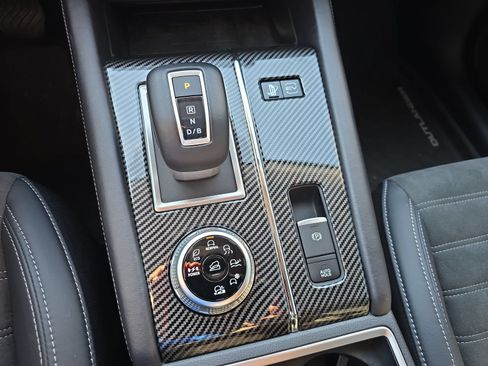 Used 2025 Mitsubishi Outlander SE AWD/4WD image 16