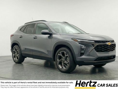 Used 2025 Chevrolet Trax LT image 1