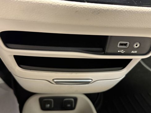 Used 2020 Chrysler Pacifica Limited FWD image 14