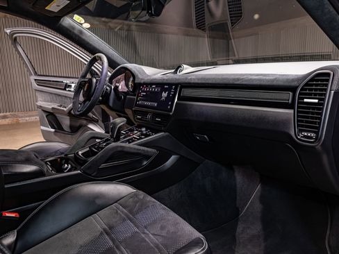 Used 2023 Porsche Cayenne Turbo GT image 14