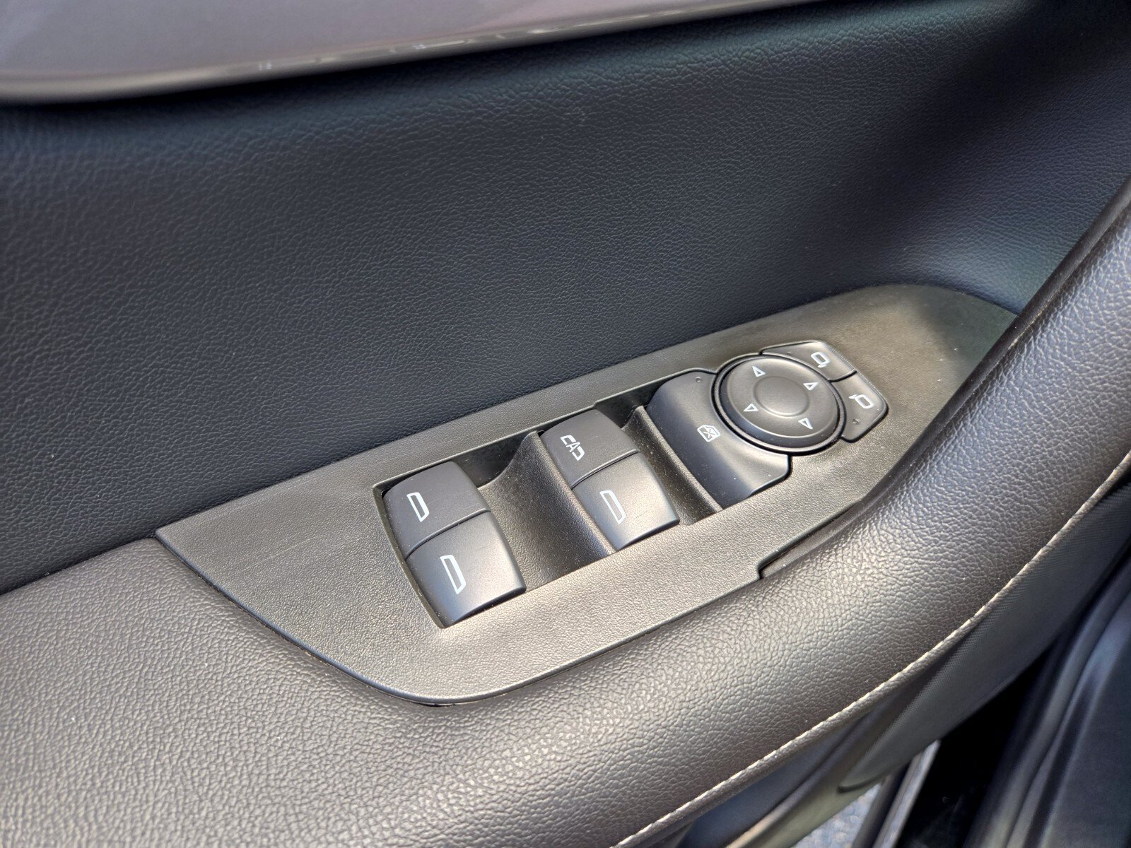 Used 2025 Chevrolet Blazer LT FWD image 27
