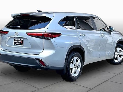 Used 2023 Toyota Highlander L FWD image 13