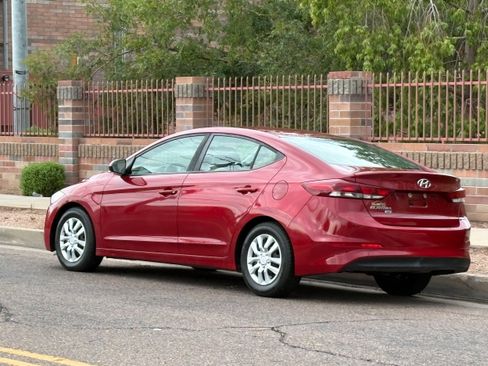 Used 2018 Hyundai Elantra SE w/ Cargo Package FWD image 4