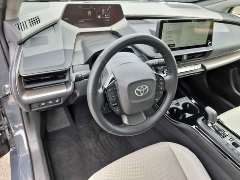 Used 2024 Toyota Prius XLE FWD image 2